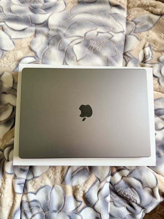 MacBook Pro 16 на M1 Pro 2021 , ідеальний , Повний рідний комплект