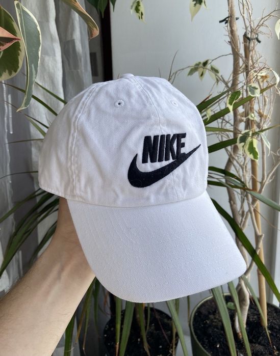 Біла бейсболка Nike,б/в,у дуже гарному стані