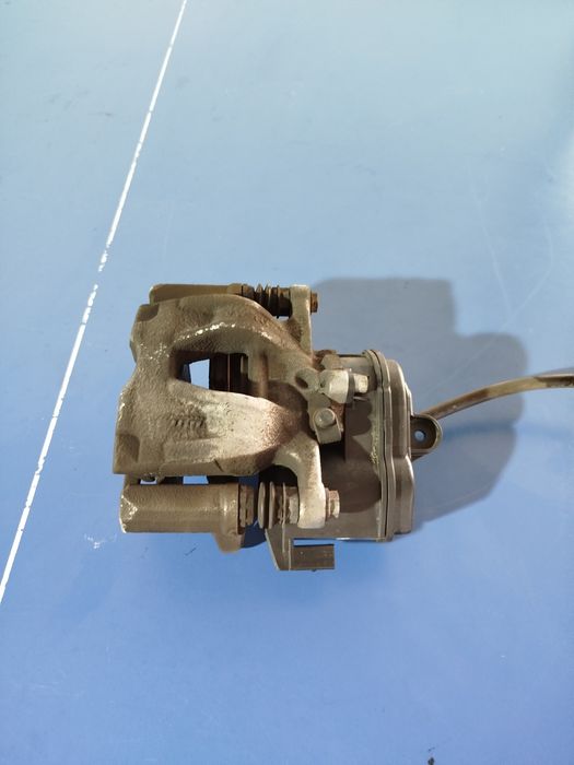 Pinça de travão trás ESQ Audi A4 B9