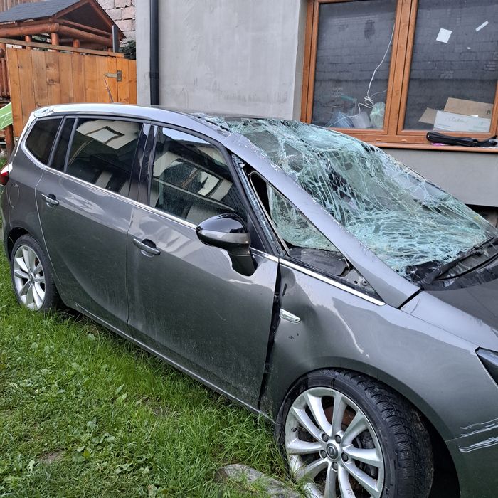 Opel Zafira Tourer  powypadkowy