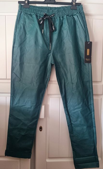 Calças, verde azeitona, com bastante elastano. XL