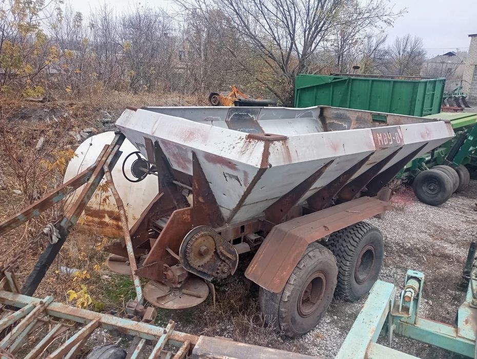 Розкидувач добрив МВУ-8 (Оріхівсільмаш)