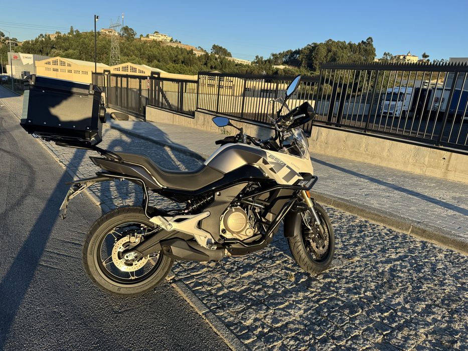 CFMOTO 650MT 2024 | 6.500 km | Branca/Cinza | Muitos Extras