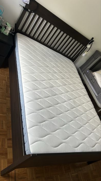 Cama e colchão Ikea