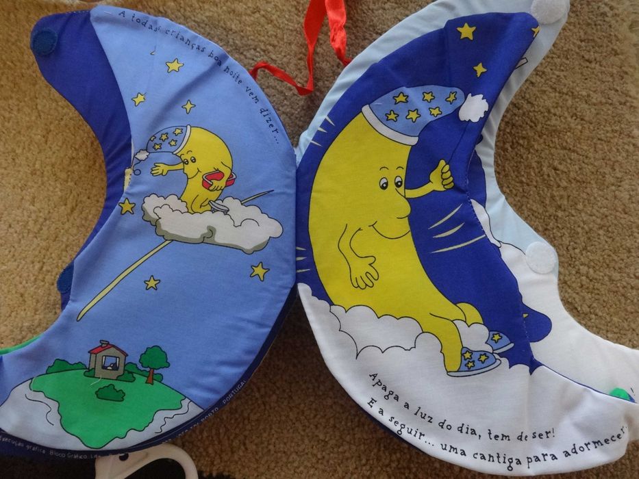 Livro Musical “A Lua” Peluche