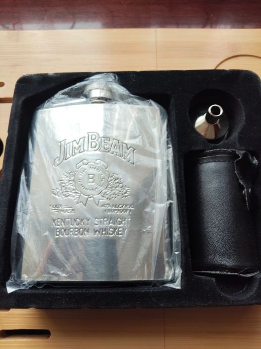 Подарочная фляга для алкоголя