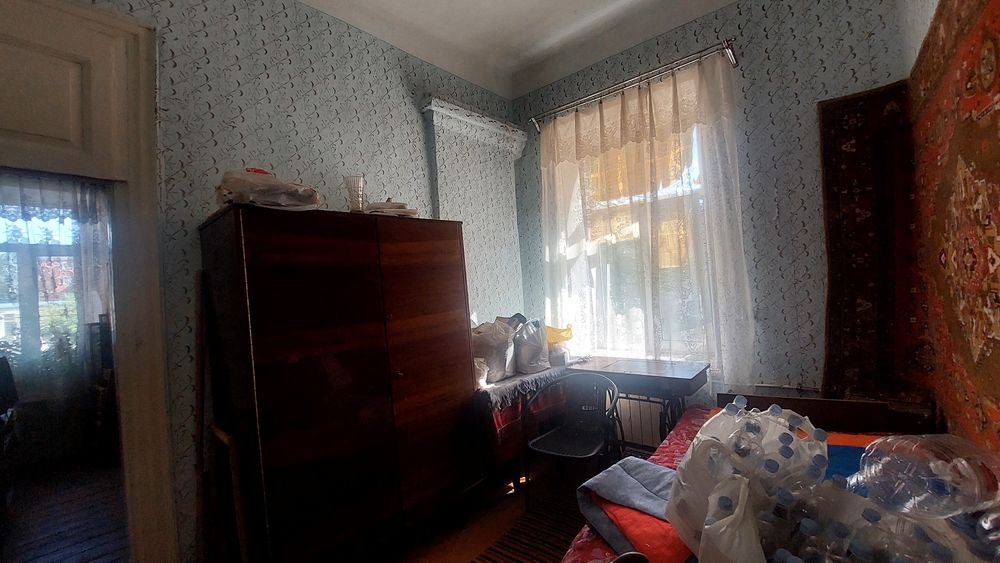 Продам 2-кімнатну квартиру. Пл.Шевченка,5/14.