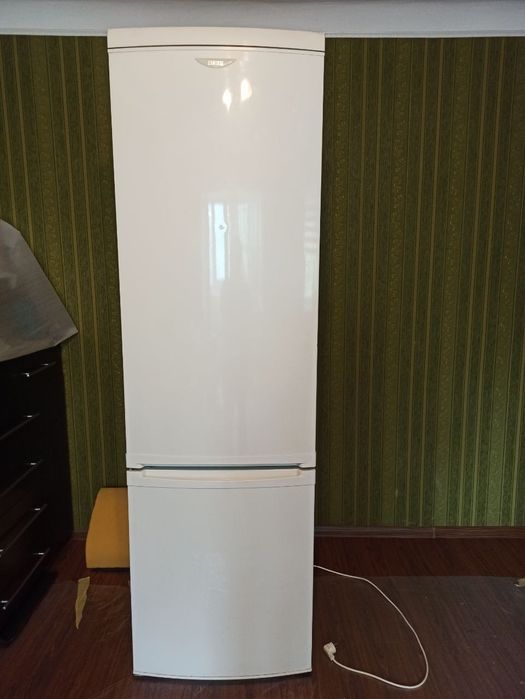 Холодильник Zanussi