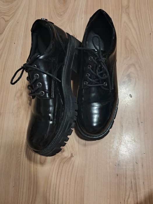 oksfordki eleganckie półbuty błyszczące