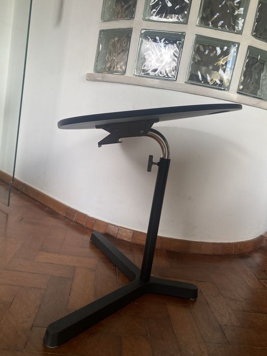 Mesa de apoio ajustável em altura