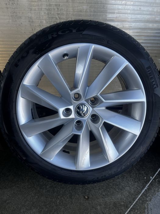 REZERWACJA Alufelgi 17’ Skoda OE z oponami letnimi Pirelli 225/45/R17