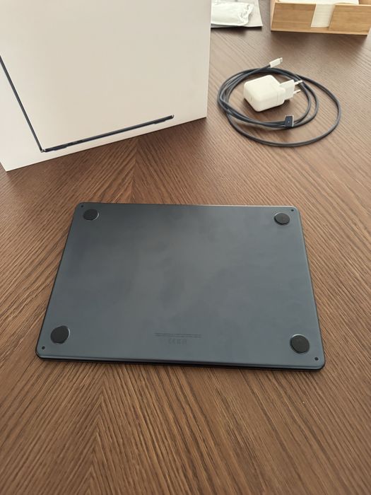 MacBook Air 13” M3 2024 8GB - Como Novo