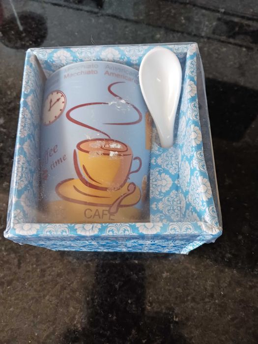 Caneca nova com caixa . Chá ou café