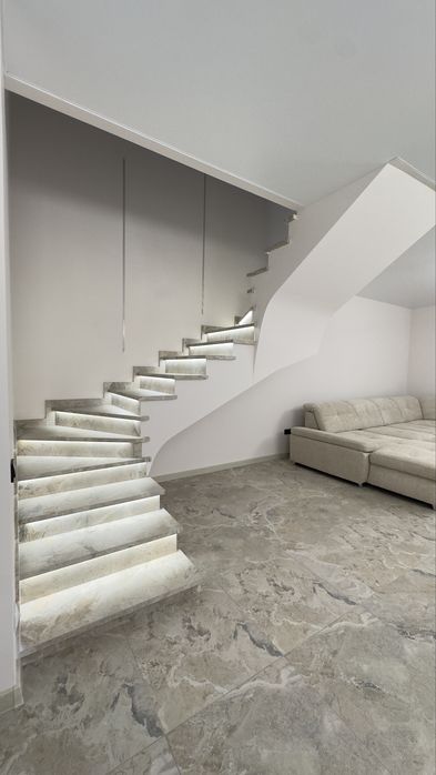 Продається Таунхаус на Рощі   зданий з меблями