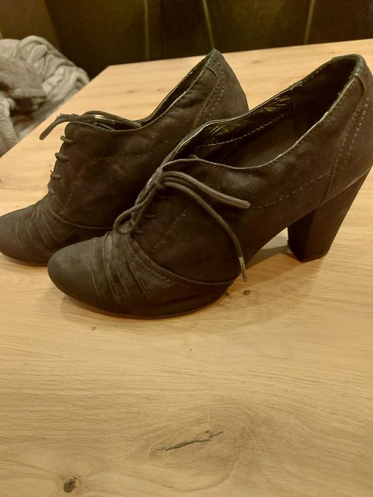 Buty zamszowe czarne