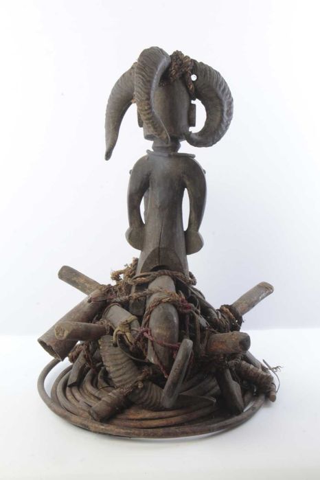 Estatueta tribal africana