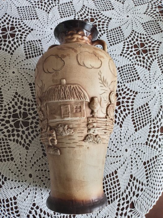 Ваза керамічна в українському стилі