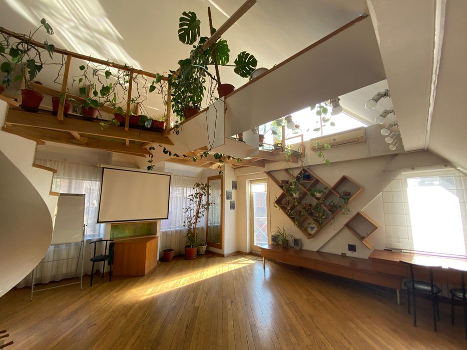 Продам Коммерческое здание в центре 1280м , с землей