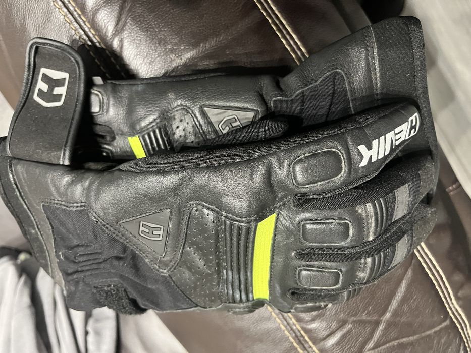 € CAPACETE & LUVAS €