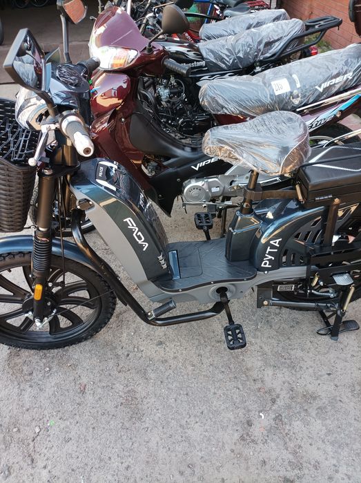 Електровелосипед  Crosser Дельта елеутроскутер чорного кольору