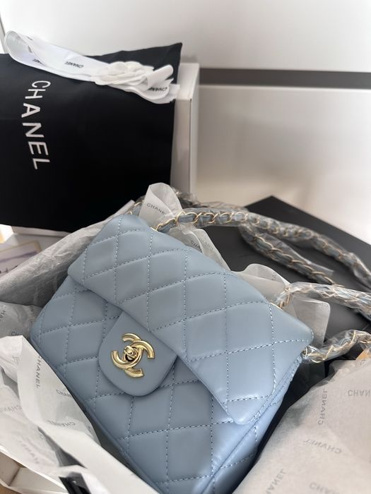 Torebka niebieska chanel w opakowaniu