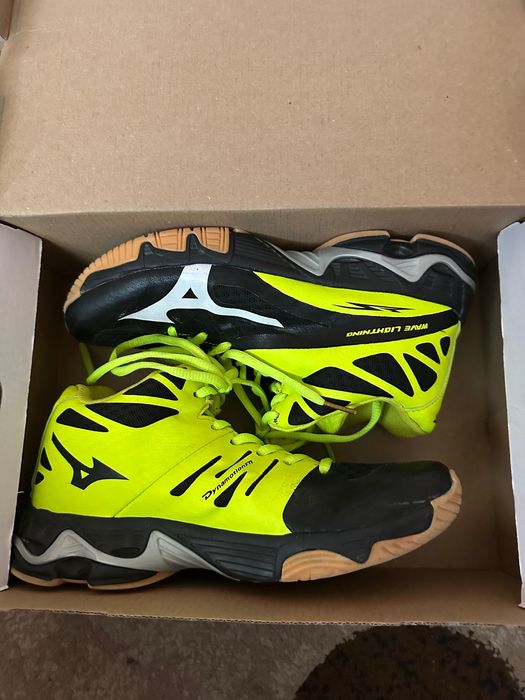Волейбольні кросовки Mizuno