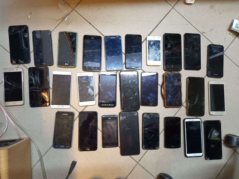 Stare telefony na części zestaw telefonów na części 28 sztuk