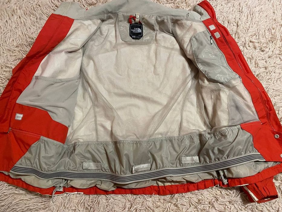 Куртка (ветровка) The North Face.
Размер М: