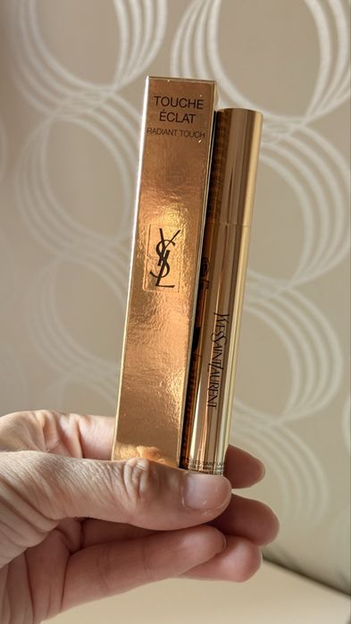 Ma do sprzedania YSL touche eclat Tatiany touch rozświetlający korektor 2