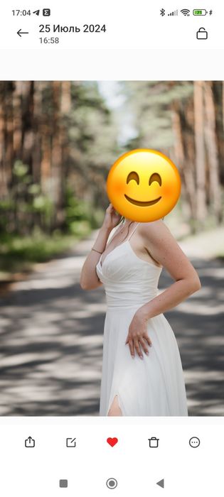 Гарна весільна сукня