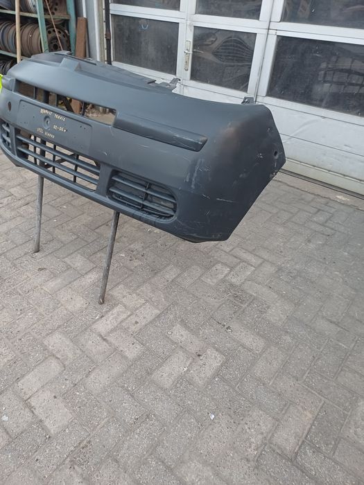 Zderzak przedni do RENAULT TRAFIC, opel vivaro 02'-06r