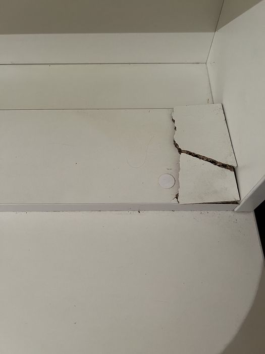 Білий стіл для письма, в офіс, на рецепшн