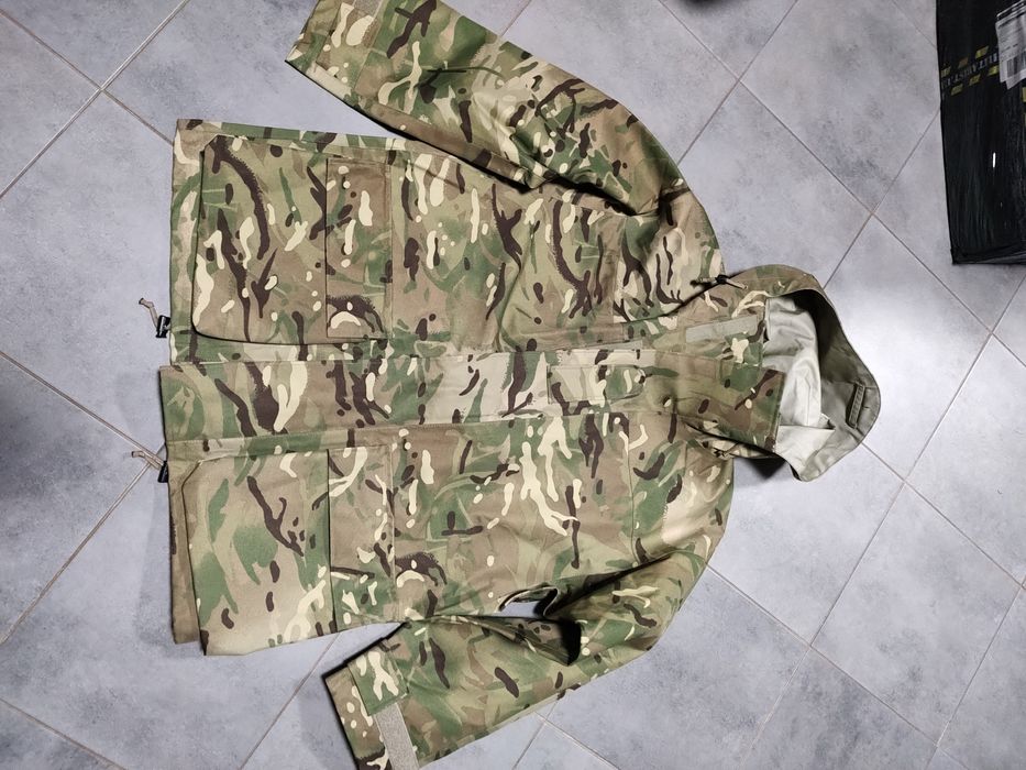 Мембранна куртка армії Великобританії.
Оригінальна непромокальна мембр