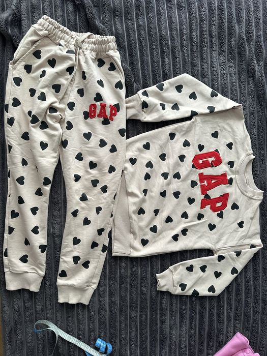 Спортивный костюм gap 128 см новый на девочку