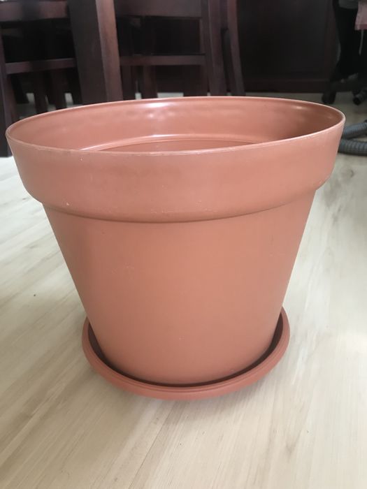 Nowa duża donica z podstawką wys. 22 cm