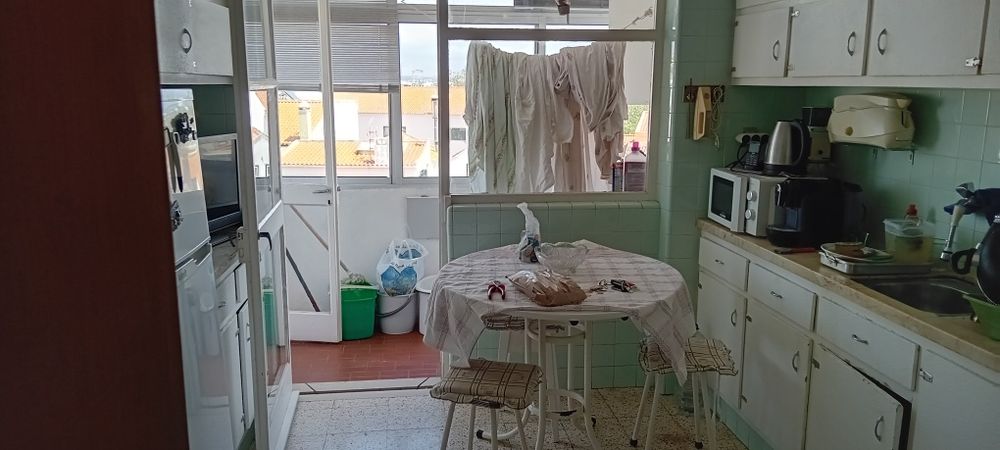 Alugo quartos no centro de Peniche