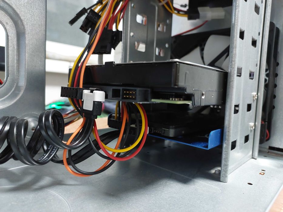 Продам компьютер i3-4330, R7 240 2gb, DDR3 16gb (8х2), SSD120, HDD1TB