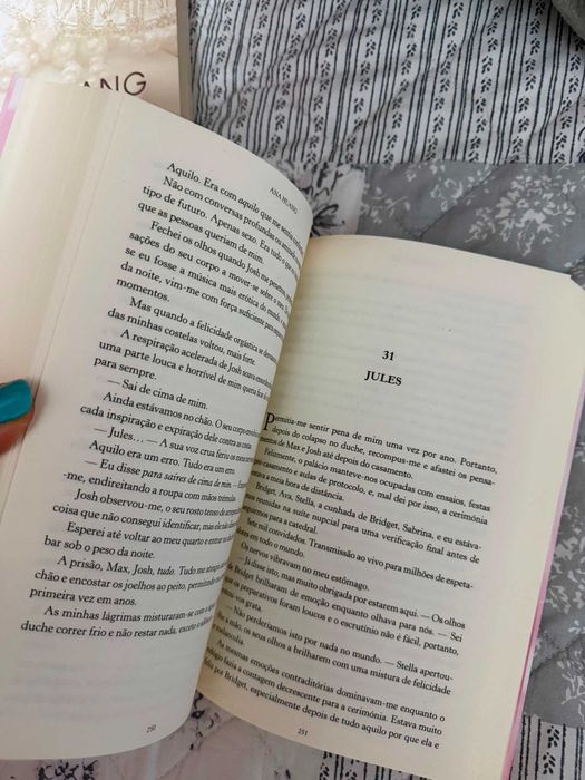 Livro "Twisted Hate"