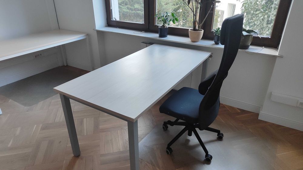 Biurko 160 x 80 jasne dąb craft, szary stelaż