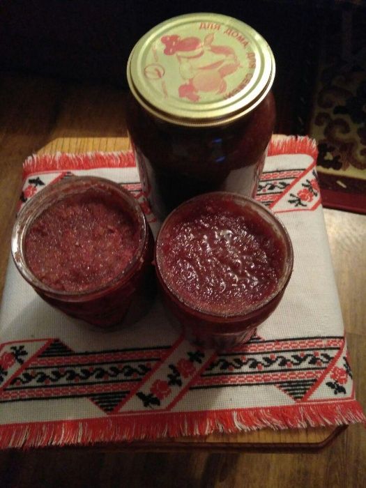 Чайна троянда( рожа) і варення з пелюсток рожі.