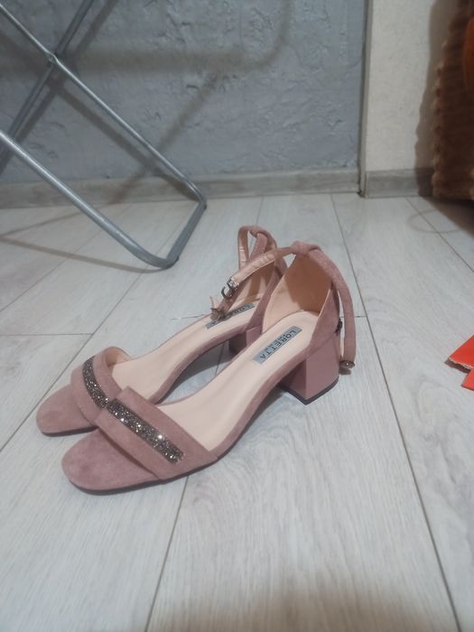 Босоніжки нові 38 розмір