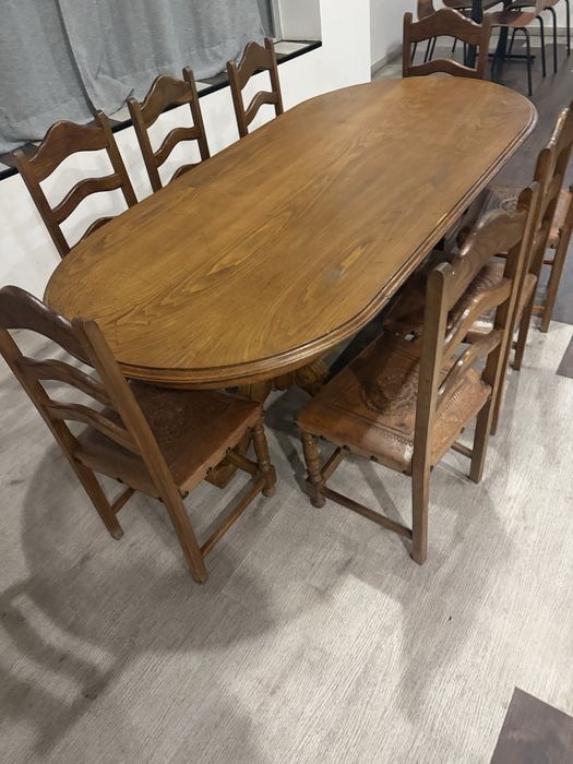 Mesa em madeira genuína 8 lugares
