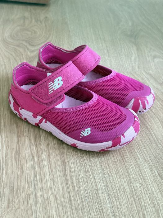Літні босоніжки new balanсе
