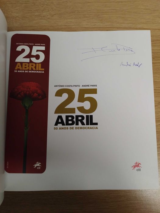 CTT - Livro 25 Abril - 50 Anos de Democracia. Assinado pelos autores