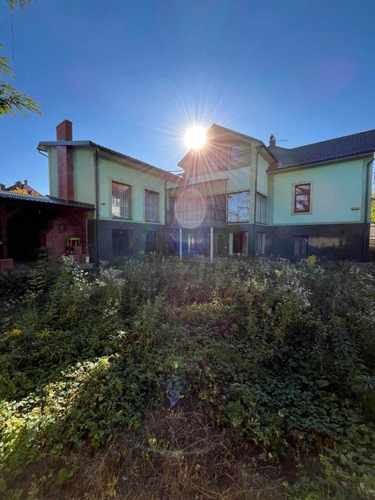 Продаж маєтку в парковій зоні