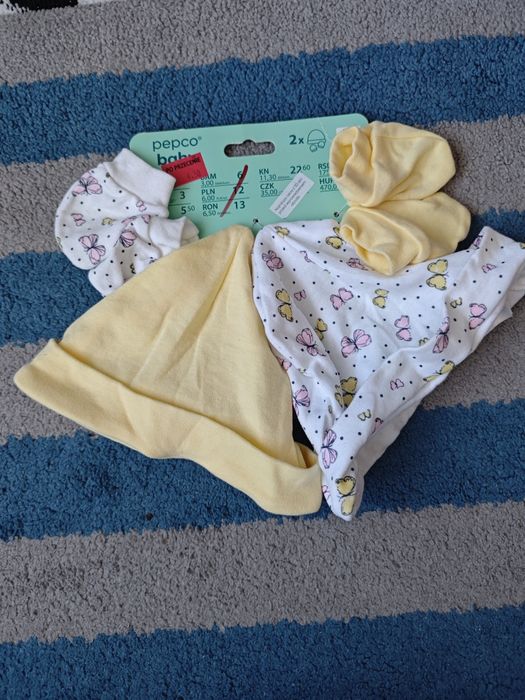 Czapka niemowlęca i niedrapki nowe