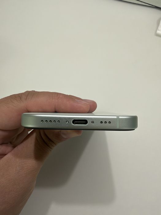 Продам iphone 15 128 gb green