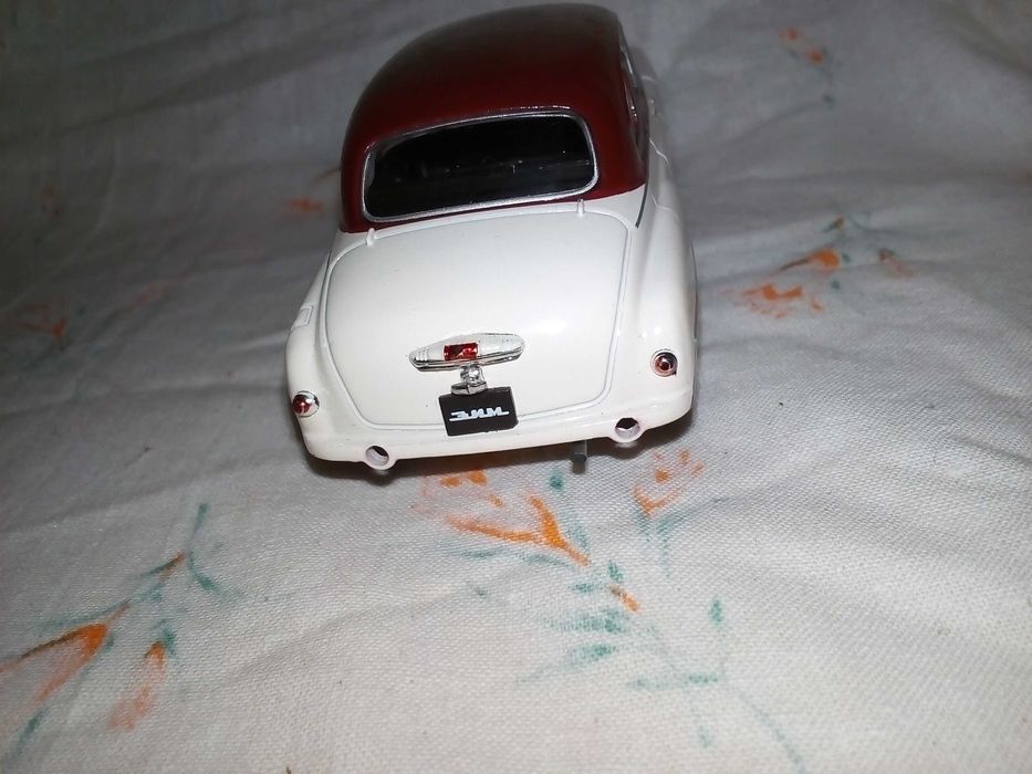 DeAgostini 1:43 Масштабная модель автомобиля ГАЗ-12 «ЗиМ» (1950)