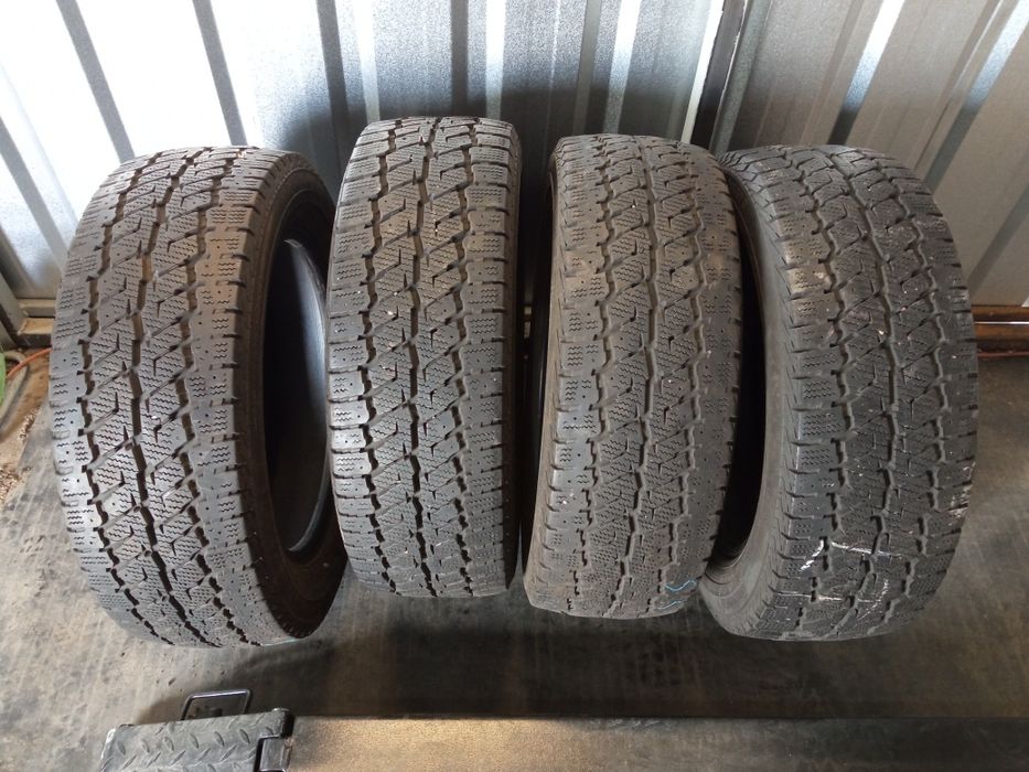 Opony 17"C 215/60R17 Continental 4 ssztuki  Bus