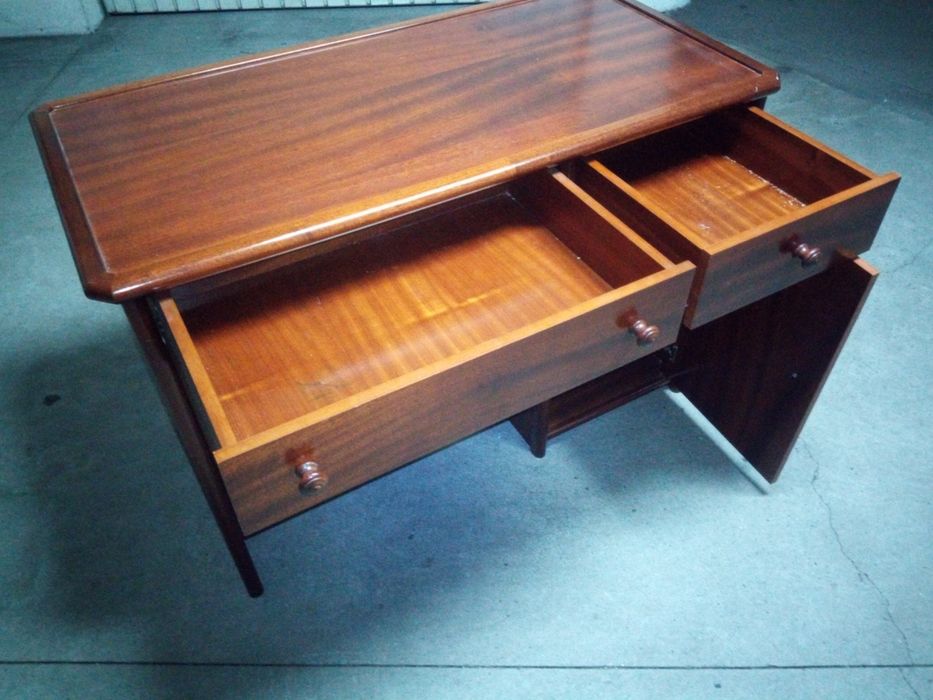Secretaria 120x60 com cadeira, 2 gavetas e arrumação